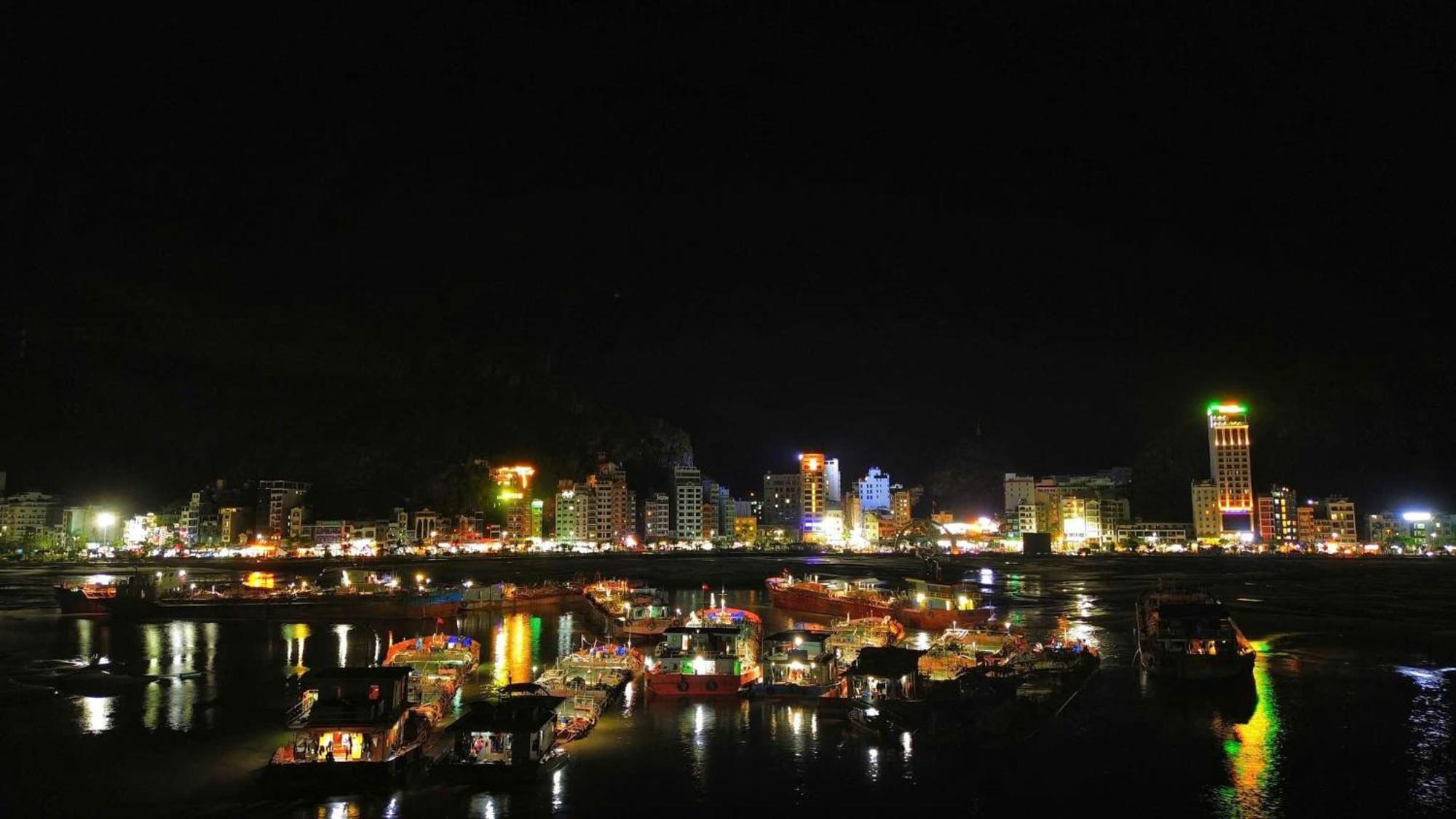 Thu Ha Sea View Hotel Dong Khe Sau Esterno foto